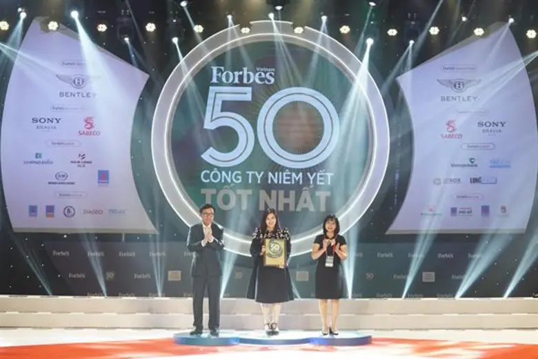 เวียตเจ็ทติดอันดับ 50 บริษัทยอดเยี่ยมของเวียดนาม โดยนิตยสารฟอร์บส์ต่อเนื่องเป็นปีที่ 3