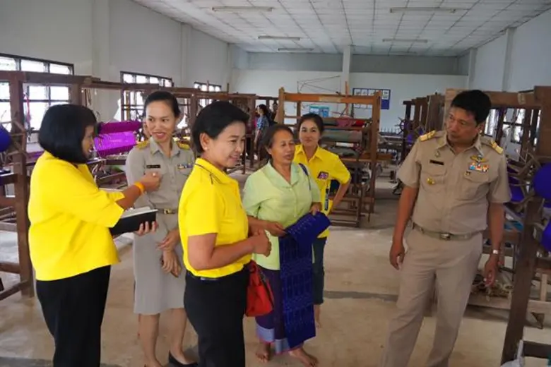 ผู้ตรวจราชการ ส.ป.ก. ตรวจติดตามงานตามภารกิจประจำปี 2562 รอบที่ 2 และตรวจเยี่ยมวิสาหกิจชุมชนกลุ่มทอผ้ามัดหมี่กี่กระตุกบ้านน้อย หมู่ 3 ตำบลท่าสะแก อำเภอชาติตระการ จังหวัดพิษณุโลก
