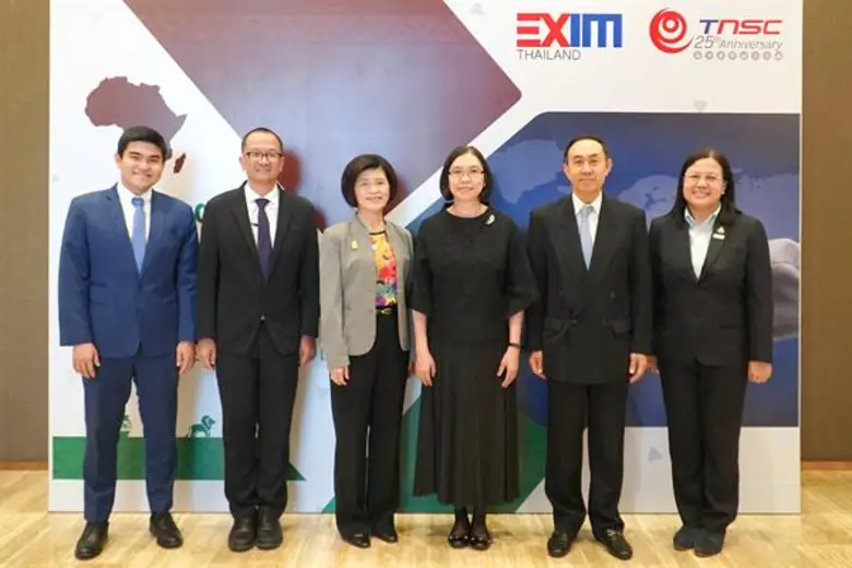 นายพิศิษฐ์ เสรีวิวัฒนา (ที่ 2 จากขวา) กรร...