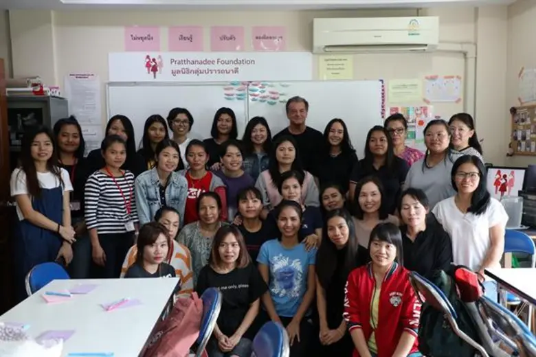 เจดี สปอร์ตส์ ผู้แทนจำหน่ายรองเท้า เสื้อผ้ากีฬาแฟชั...
