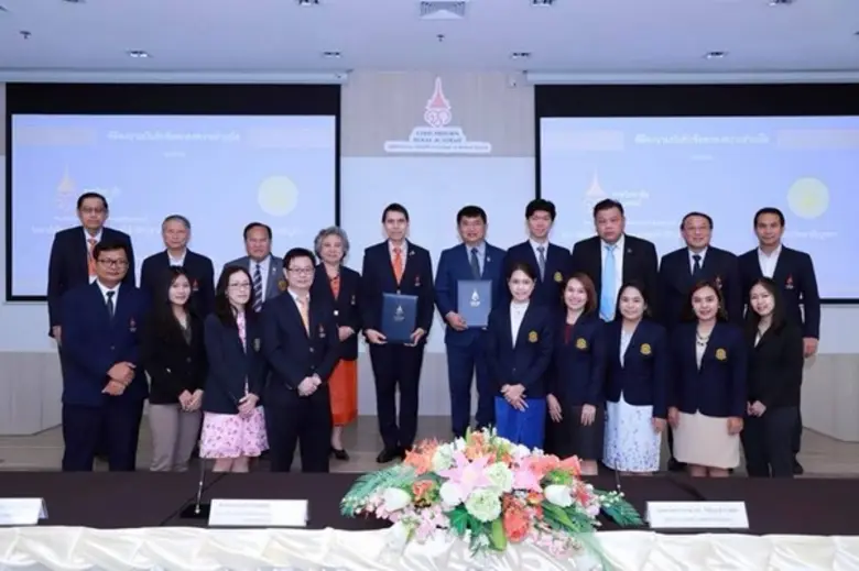 ศาสตราจารย์ นายแพทย์นิธิ มหานนท์ เลขาธิกา...