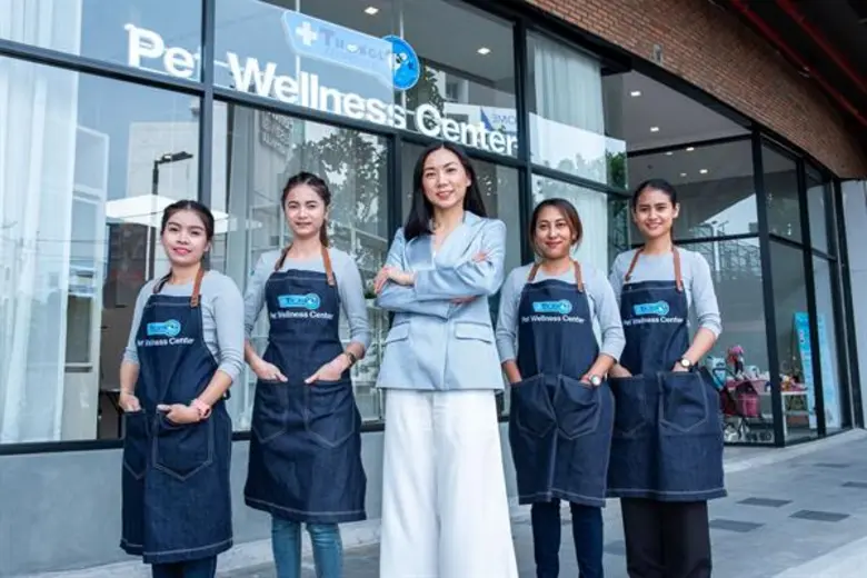 โรงพยาบาลสัตว์ทองหล่อ นำโดย นางสาวเมสินี ...