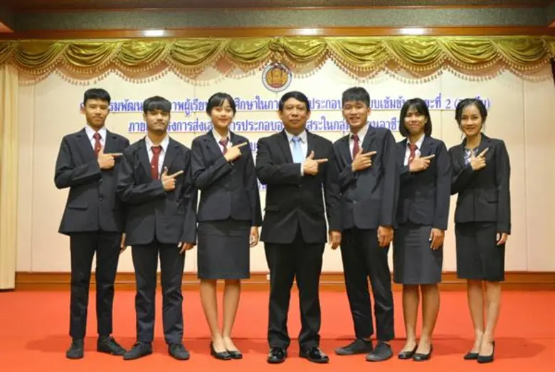 ทีมนศ.สารพัดช่างเพชรบูรณ์ผุดแผนธุรกิจ“ผลิตและจำหน่ายถ่านอัดแท่งจากเปลือกมะขามผสมสารเคโรซีน” ไร้ควัน ไร้กลิ่น เป็นมิตรกับสิ่งแวดล้อม และเผาไหม้ได้นานกว่า 6 ชั่วโมงต่อก้อน