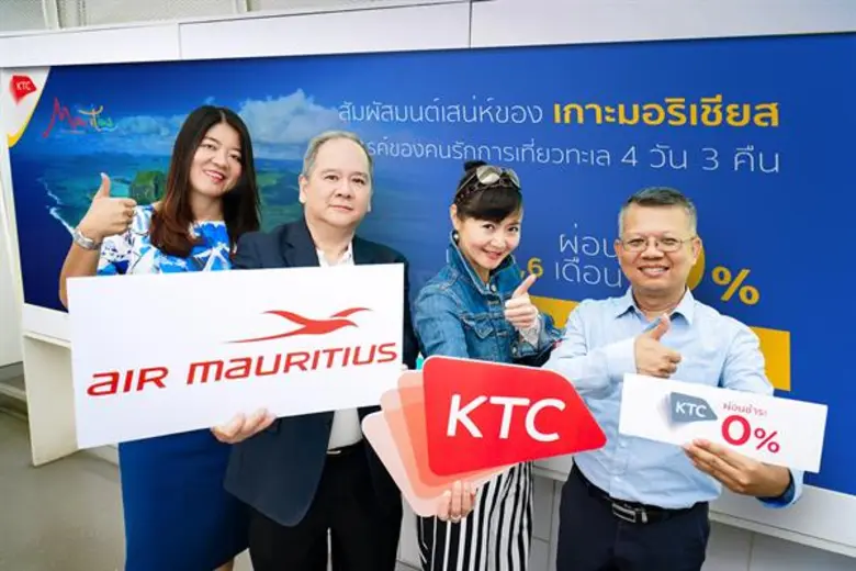 นางสาวเจนจิต ลัดพลี (กลางขวา) ผู้อำนวยการ...