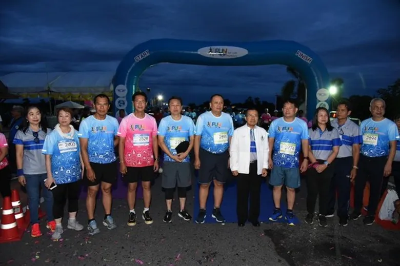 TOT RUN for Life @ Phatthalung นักวิ่งทั่วประเทศกว่า 3 พันชีวิต ร่วมระดมทุน 1 ล้านบ. ซื้อเครื่องมือแพทย์มอบ รพ.พัทลุง พร้อมมอบทุนการศึกษา1.5 แสนบ. ให้เยาวชน TOT Young Club
