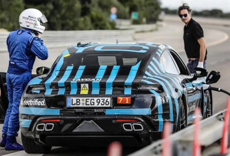 ปอร์เช่ ไทคานน์ (Porsche Taycan) คันต้นแบบ ผ่านการวิ่งทดสอบระยะยาวใน Nardo