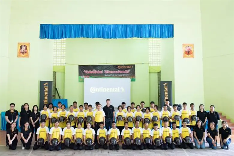 จากภาพ: มร. ปีเตอร์ รางเคิ้ล ประธานคอนติเ...