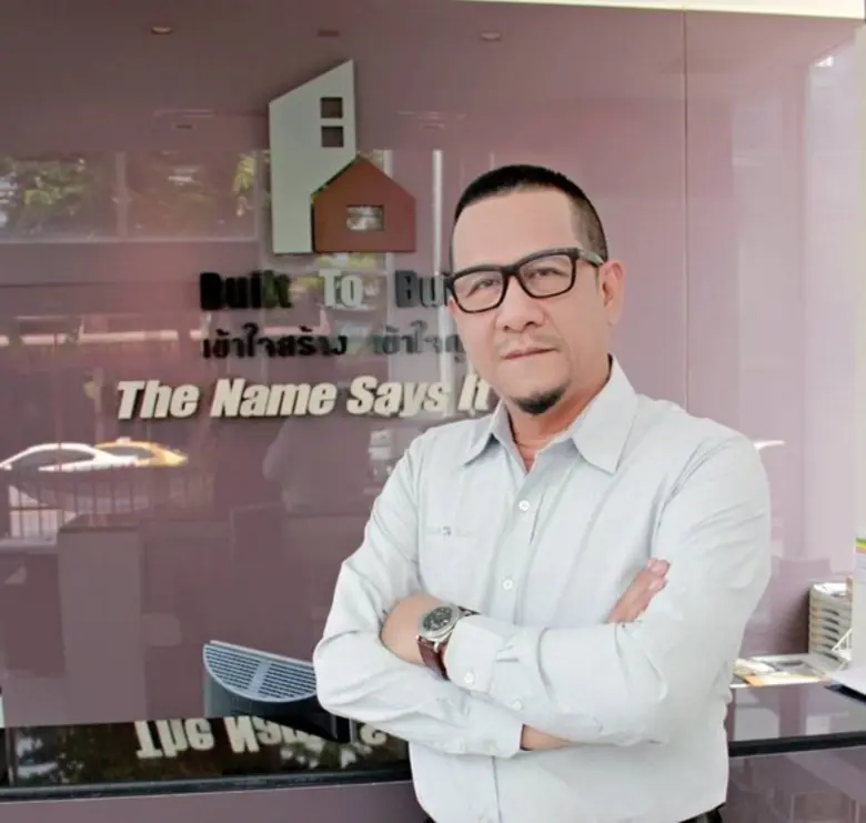 นายวรพจน์ เอี่ยมสุวรรณ กรรมการและผู้อำนวย...