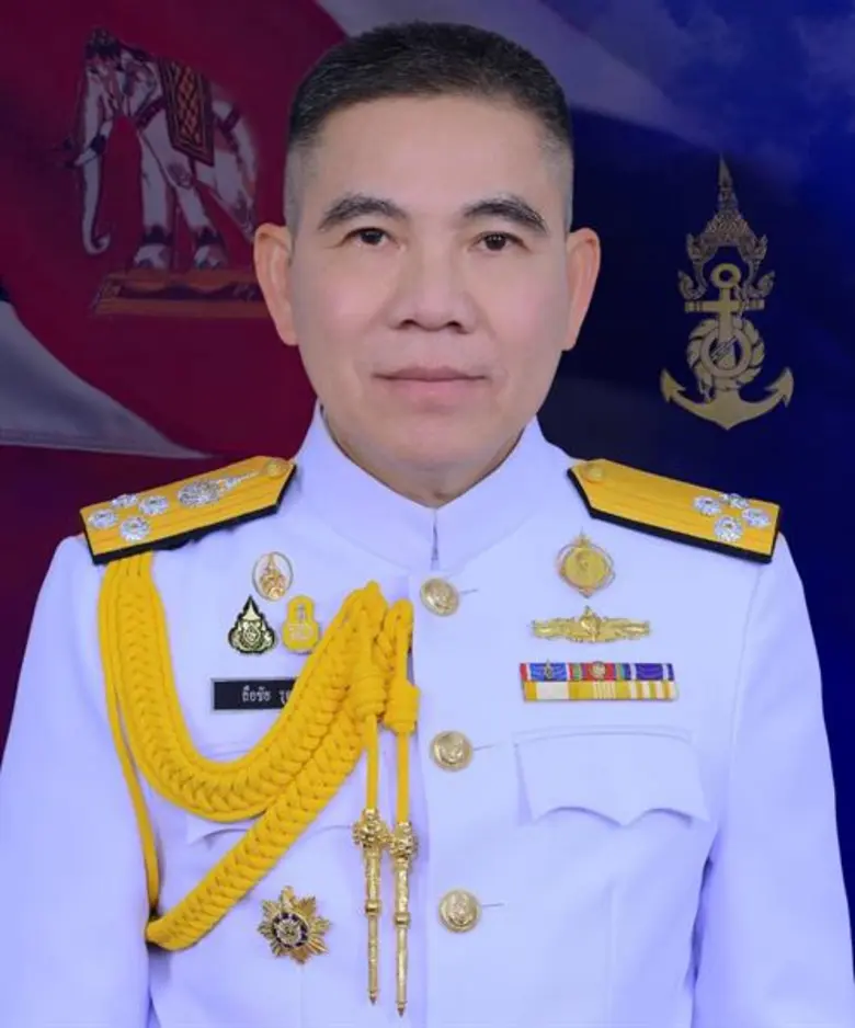 พลเรือเอก ลือชัย รุดดิษฐ์ ผู้บัญชาการทหาร...