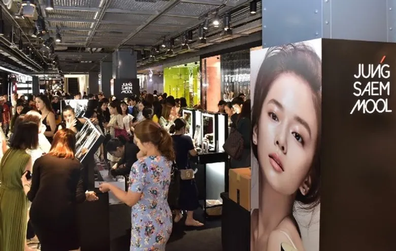 “JUNG SAEM MOOL” เมคอัพสุดฮอตจากแดนกิมจิเปิดตัวครั้งแรกในไทย!! นำเทรนด์ความงามแบบ “ Glass Skin” เผยผิวฉ่ำวาวชุ่มชื่นกระจ่างใส สาวกบิวตี้ห้ามพลาด ณ ชั้น G สยามเซ็นเตอร์
