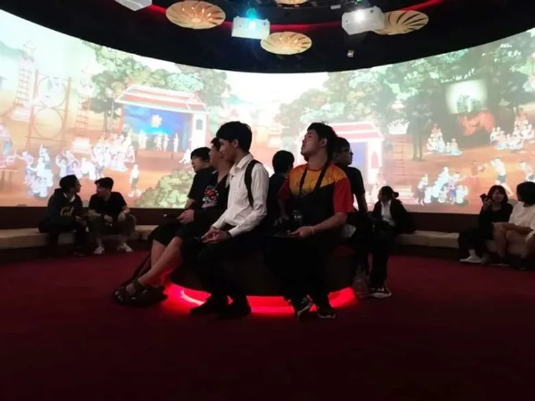 เปิดประสบการณ์! เรียนรู้นอกห้องเรียน นิทรรศน์รัตนโกสินทร์ กับเด็กดิจิทัลมีเดีย ม.ศรีปทุม
