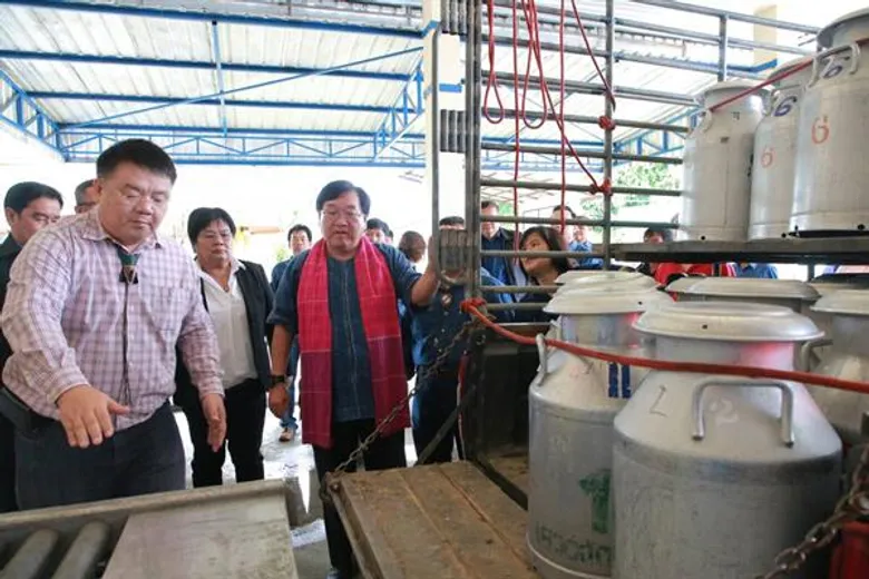 รัฐมตรีเกษตรฯ ตรวจเยี่ยมสหกรณ์โคนมไชยปราการ ดันเป็นต้นแบบสหกรณ์ทั่วประเทศ เพื่อพัฒนาการผลิตนมโคคุณภาพสูง รองรับการเปิดตลาดแข่งขันกับต่างประเทศ