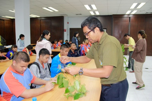 โครงการส่งเสริมกระบวนการเรียนรู้และการแสดงความรับผิดชอบต่อสังคม (CSR) ให้แก่ผู้พิการทุพพลภาพและผู้พิการทางสายตา