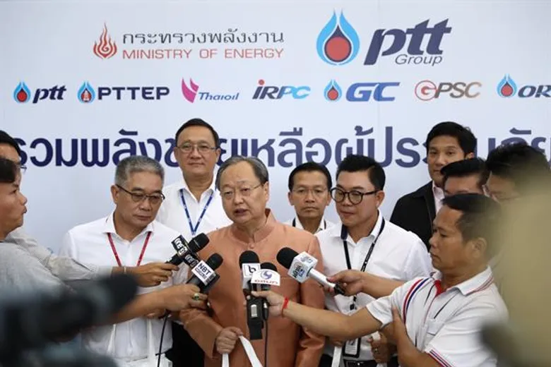 ก. พลังงาน - กลุ่ม ปตท. สานพลังร่วมใจบรรจุถุงยังชีพช่วยผู้ประสบอุทกภัย