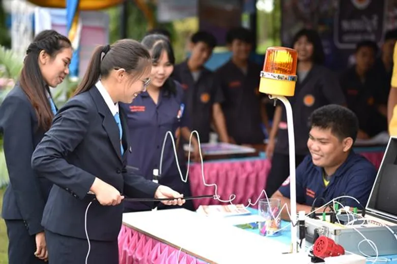 กลุ่มมิตรผล สนับสนุนสะพานเชื่อมโยงทางการศึกษา ร่วมพัฒนาวิทยาลัยเทคนิคชุมแพ สู่แหล่งเรียนรู้ด้านพลังงานทดแทน ปลูกจิตสำนึกสร้างเยาวชนรักษ์พลังงาน
