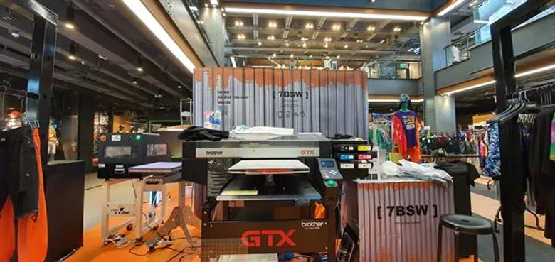 'บราเดอร์’ ส่ง GTX เครื่องพิมพ์ผ้าระบบดิจิทัล สร้างสรรค์ชิ้นงานเสื้อสุดเจ๋งกับสตรีทแฟชั่นแบรนด์ '7th Block Street’ ในคอลเลคชั่นสุดพิเศษ เปิดอิสระแห่งดีไซน์ในสไตล์คุณ