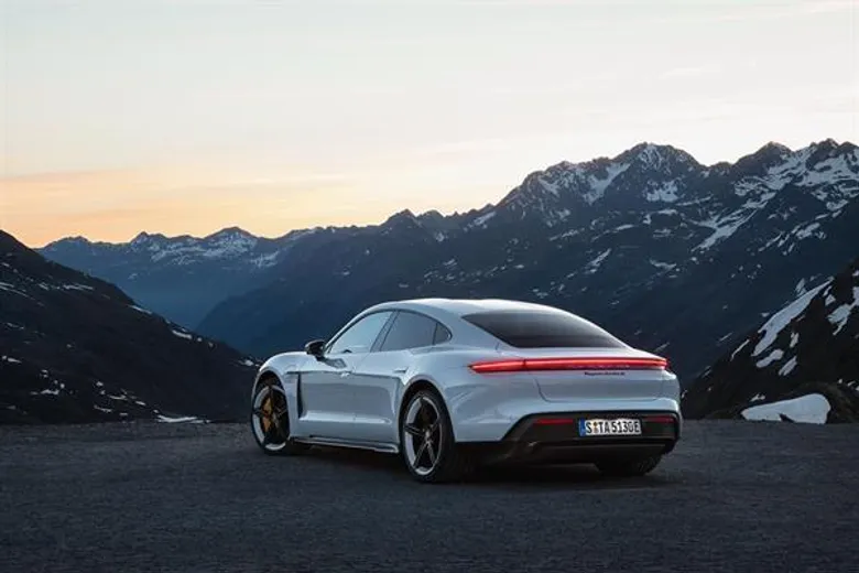ปอร์เช่ ไทคานน์ (Porsche Taycan) เปิดตัวครั้งแรกของโลก: การถือกำเนิดใหม่ของจิตวิญญาณแห่งรถสปอร์ต