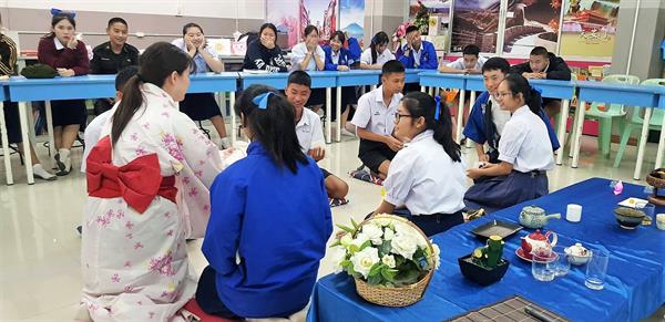 มูลนิธิ EDF จับมือเอพียูนิเทศนักศึกษาฝึกงานในโรงเรียน