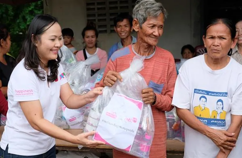 ภาพข่าว: เมืองไทยประกันชีวิตและมูลนิธิเมืองไทยยิ้ม มอบถุงยังชีพช่วยผู้ประสบภัยน้ำท่วมภาคอีสาน