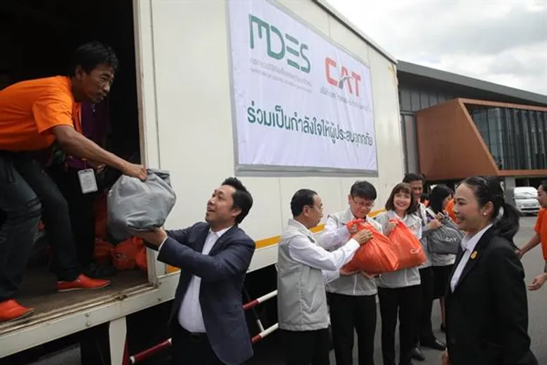 ภาพข่าว: กระทรวงดิจิทัลฯ และ CAT ร่วมส่งมอบ 'ถุงน้ำใจ’ ช่วยผู้ประสบอุทกภัย