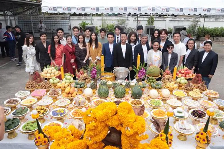 AMARIN TV ต่อยอดละครคุณภาพ ขนทัพนักแสดงลง “รองเท้านารี” อัดกระแสต่อเนื่อง