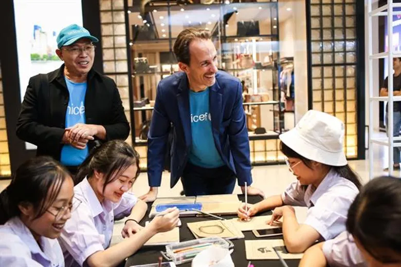 ยูนิเซฟ ร่วมกับ เซ็นทรัล ฟู้ด ฮอลล์ และ ท็อปส์ เปิดตัวแคมเปญ “เด็กทุกคนอ่านได้ - Every Child Can Read” รณรงค์เพื่อเด็กไทยมีหนังสืออ่าน เสริมสร้างรากฐานการเรียนรู้