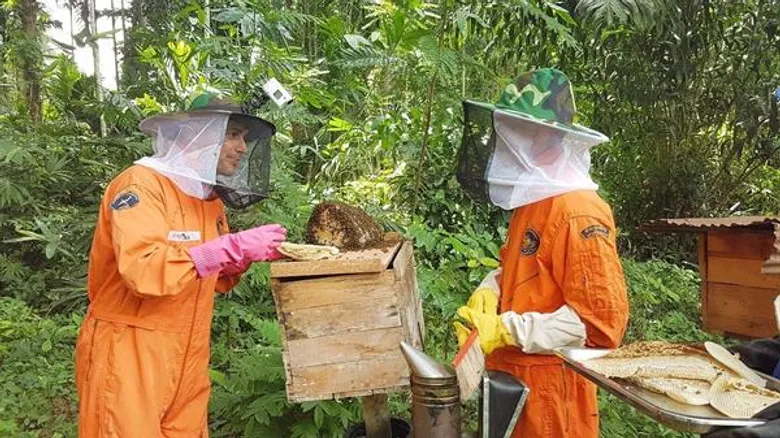 ล่องใต้ลุยเส้นทางธรรมชาติกับฝรั่งหัวใจไทย "แดเนียล เฟรเซอร์" ในรายการ "หลงรักยิ้ม"