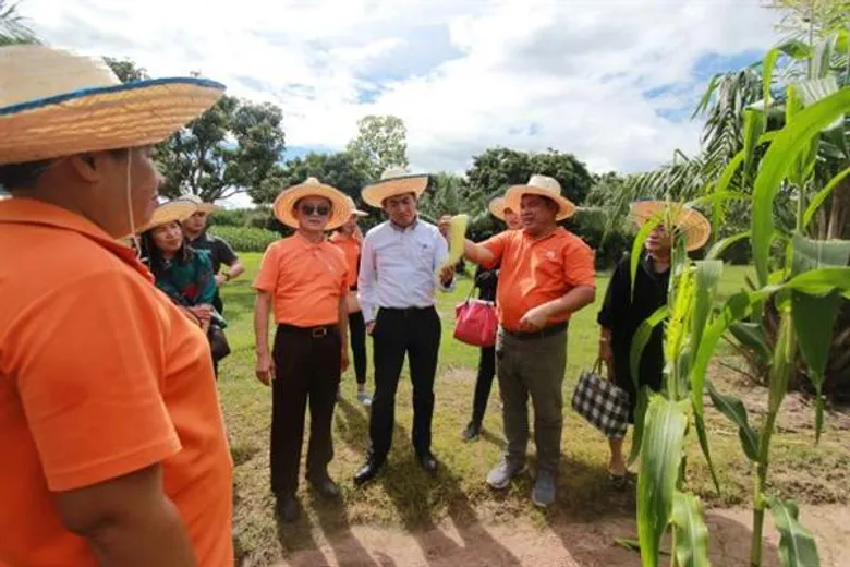 กสอ. ลงพื้นที่เยี่ยมชมต้นแบบเกษตรอุตสาหกรรมครบวงจร เตรียมผลักดันผู้ประกอบการไทยขึ้นแท่น เอสเอมอี สมาร์ทฟาร์มเมอร์