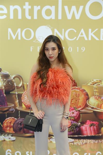เซเลบริตี้ “ส่งต่อความโชคดี” ด้วยขนมไหว้พระจันทร์ที่งาน MOONCAKE FEST 2019 ที่ศูนย์การค้าเซ็นทรัลเวิลด์ และเซ็นทรัลพลาซา