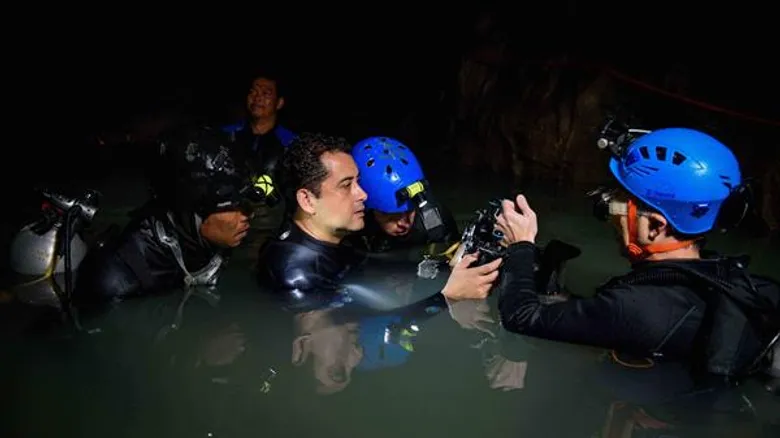 ผู้กำกับดัง “ทอม วอลเลอร์” เปิดใจครั้งแรกหลังปล่อย Teaser สุดปัง! หนัง “THE CAVE นางนอน”