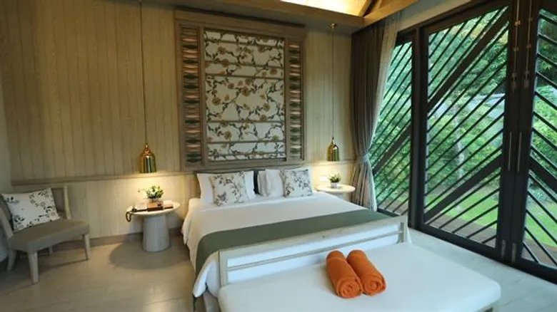 ฟิน! "รถเมล์" พาแอ่ว Flora Creek สวนดอกไม้ท่ามกลางภูเขา วิวหลักล้าน