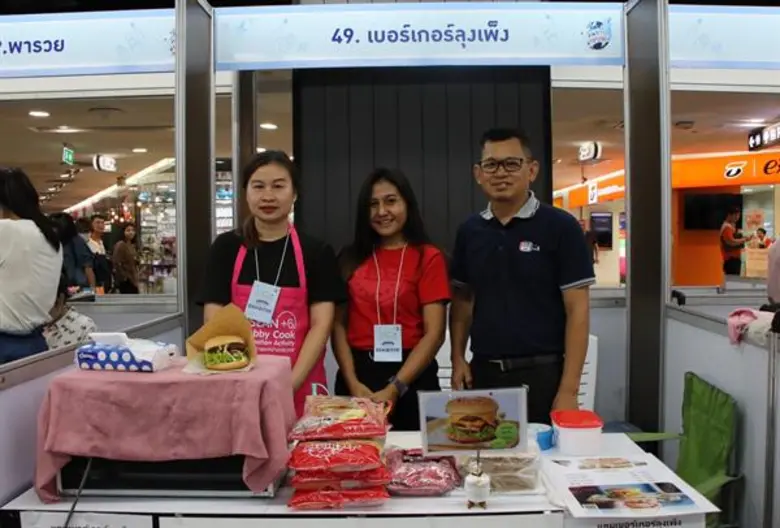 เปิดงาน "คนข่าวมาขายของ ครั้งที่ 3” ชั้น 4 เอ็ม บี เค เซ็นเตอร์ คนขายข่าวมาขายของ สินค้าของกินของใช้ เสื้อผ้าแฟชั่น 70 บูธ ทัพผู้ประกาศ-ศิลปินดาราทั่วฟ้าเมืองไทยตบเท้ามอบความบันเทิงตลอด 3 วันเต็ม