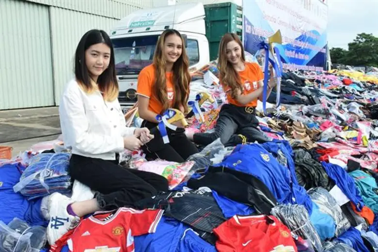 กระทรวงพาณิชย์ ทหาร ตำรวจ ศุลกากร และ DSI พร้อมด้วยศิลปินแกรมมี่ ร่วมทำลายของกลางคดีละเมิดทรัพย์สินทางปัญญากว่า 10 ล้านชิ้น
