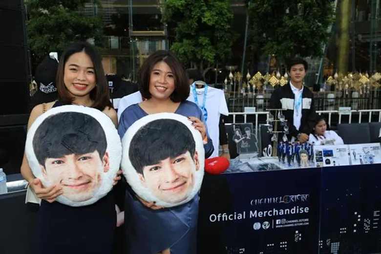 'อชิระ-ฟ้ารดา’ ควงแฟนๆ เฉิดฉายบน Blue Carpet ล่องเรือดินเนอร์งาน “Wonderful Night with Super Star กับ ลิขิตรักข้ามดวงดาว”