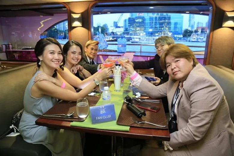 'อชิระ-ฟ้ารดา’ ควงแฟนๆ เฉิดฉายบน Blue Carpet ล่องเรือดินเนอร์งาน “Wonderful Night with Super Star กับ ลิขิตรักข้ามดวงดาว”