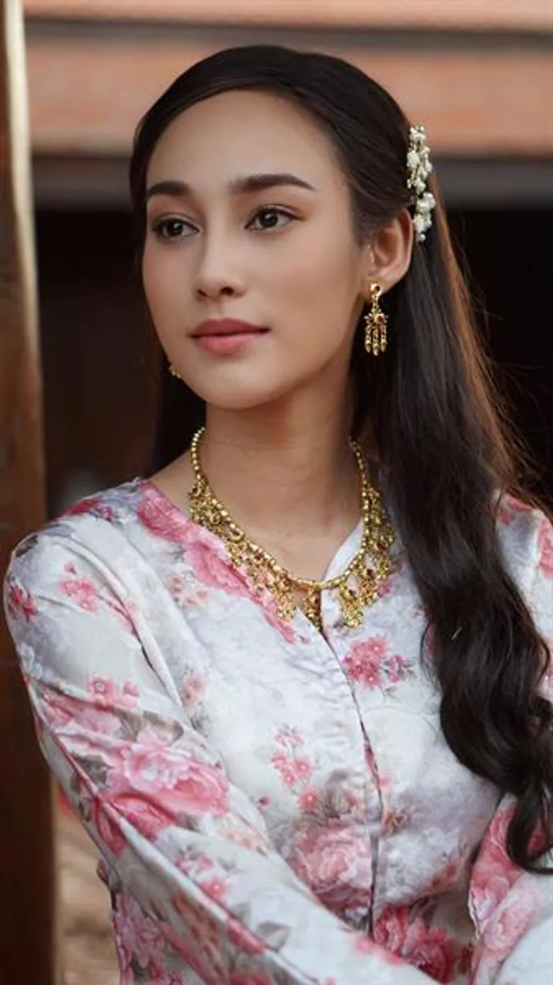 “นาว” ออร่าพุ่งแรง ! อวดลุคเจ้าหญิง สวยสะกดทุกสายตา ใน “ดวงใจขบถ”