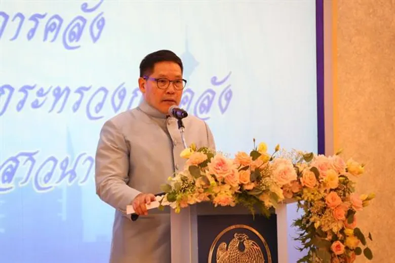 ภาพข่าว: ผู้บริหาร ธพว. รับมอบโล่ที่ระลึก ปฏิบัติหน้าที่ดีเด่นตลอดมาจนครบวาระเกษียณอายุราชการ