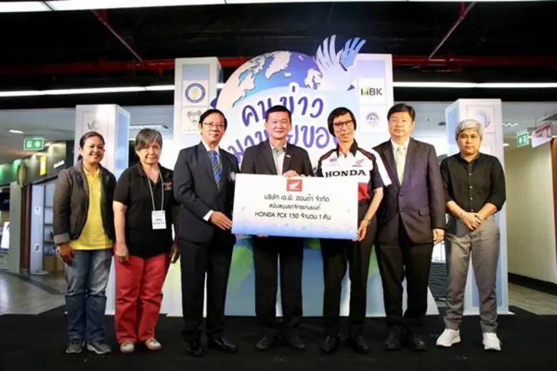 ภาพข่าว: เอ.พี.ฮอนด้า มอบ PCX150 ร่วมประมูลมอบรายได้สนับสนุนสมาคมนักข่าวนักหนังสือพิมพ์แห่งประเทศไทย