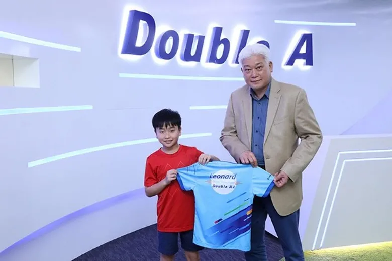 ภาพข่าว: ดั๊บเบิ้ล เอ สนับสนุนนักกีฬาปิงปองเยาวชน ลีโอนาร์ด ปิยะไชย