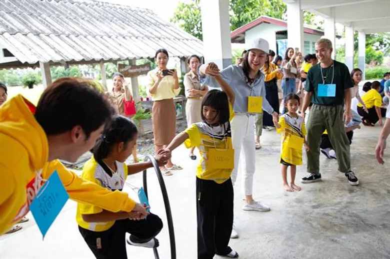 ย้ง-ทรงยศ นำทีมผู้กำกับ-นักแสดงมากมาย ร่วมทำบุญครบรอบ 10ปี “นาดาว บางกอก”