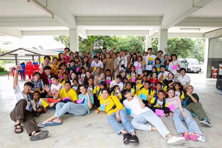 ย้ง-ทรงยศ นำทีมผู้กำกับ-นักแสดงมากมาย ร่วมทำบุญครบรอบ 10ปี “นาดาว บางกอก”