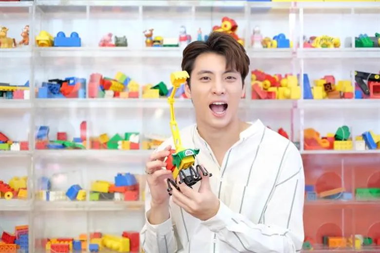 “มีน-พีรวิชญ์” พาเที่ยวย้อนวัยเด็กพิพิธภัณฑ์ของเล่น “Tooney Toy Museum”