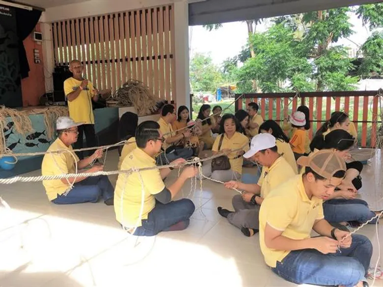 มูบาดาลาปิโตรเลียมมอบทุนนักเรียนยากจน 300 ทุน รวม 1,200,000 บาท