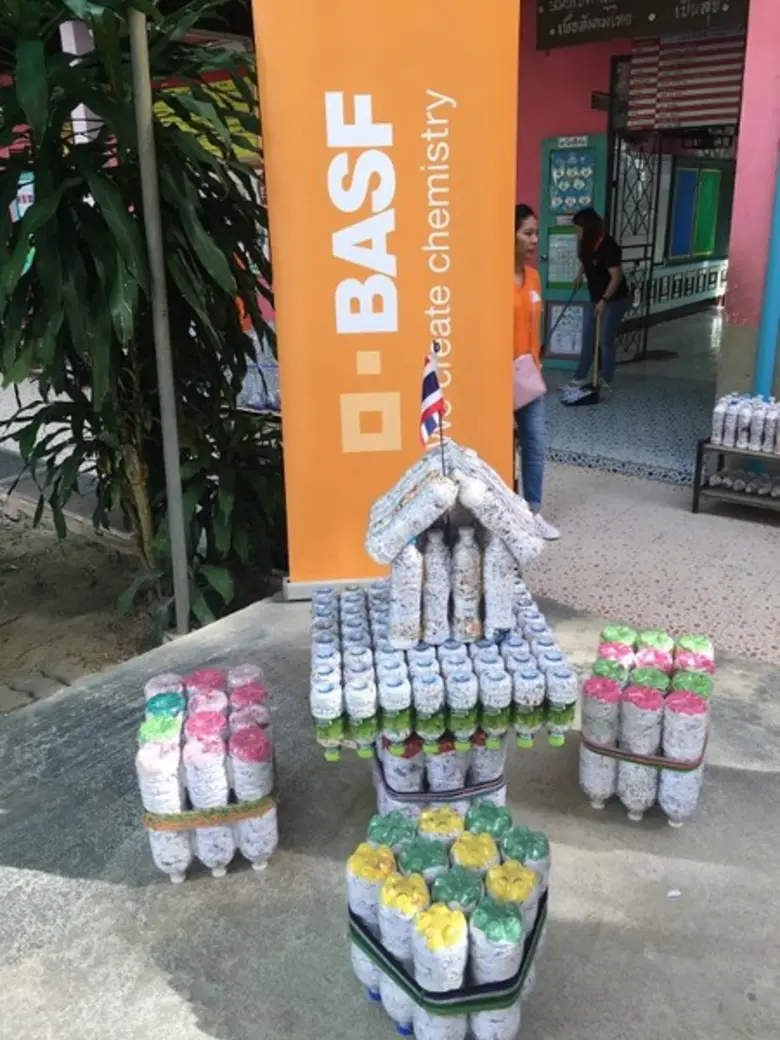 บีเอเอสเอฟจับมือมูลนิธิศุภนิมิต ใช้ Eco Brick พัฒนาโรงเรียนในอำเภอปลวกแดง จังหวัดระยอง