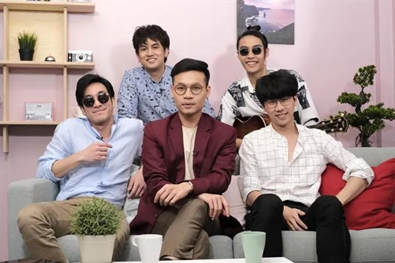 ทีวีไกด์: รายการ “Loukgolf’s English Room” แขกรับเชิญ "วงMean"