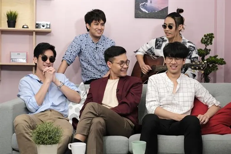 ทีวีไกด์: รายการ “Loukgolf’s English Room” แขกรับเชิญ "วงMean"