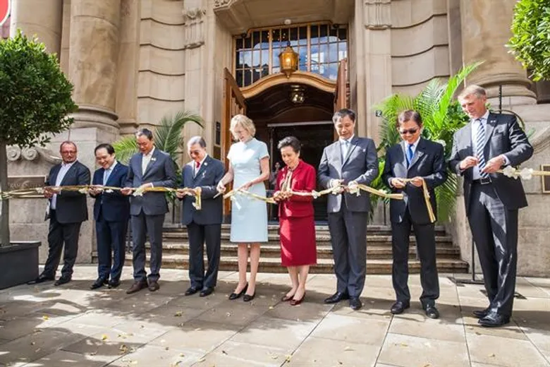 Fraser Suites Hamburg ฉลองการเปิดตัวอย่างเป็นทางการในย่านการค้าของเมืองฮัมบูร์ก Fraser Suites Hamburg เป็นโรงแรมแห่งที่สามของ Frasers Hospitality ในประเทศเยอรมนี