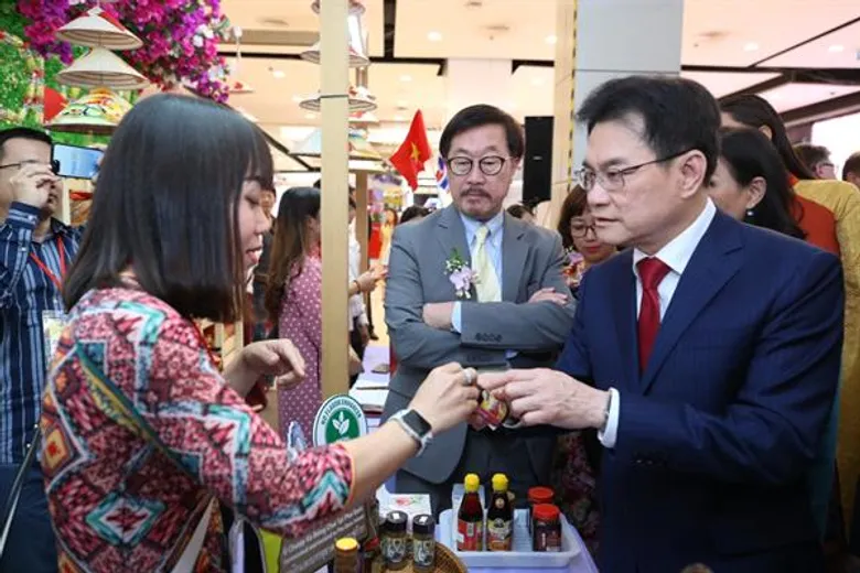 เซ็นทรัล รีเทล เวียดนาม จัดงาน 'VIETNAMESE WEEK IN THAILAND 2019’ ผนึกกำลังรัฐบาลเวียดนาม สนับสนุนการค้า เศรษฐกิจ และความสัมพันธ์อันดีระหว่างประเทศ