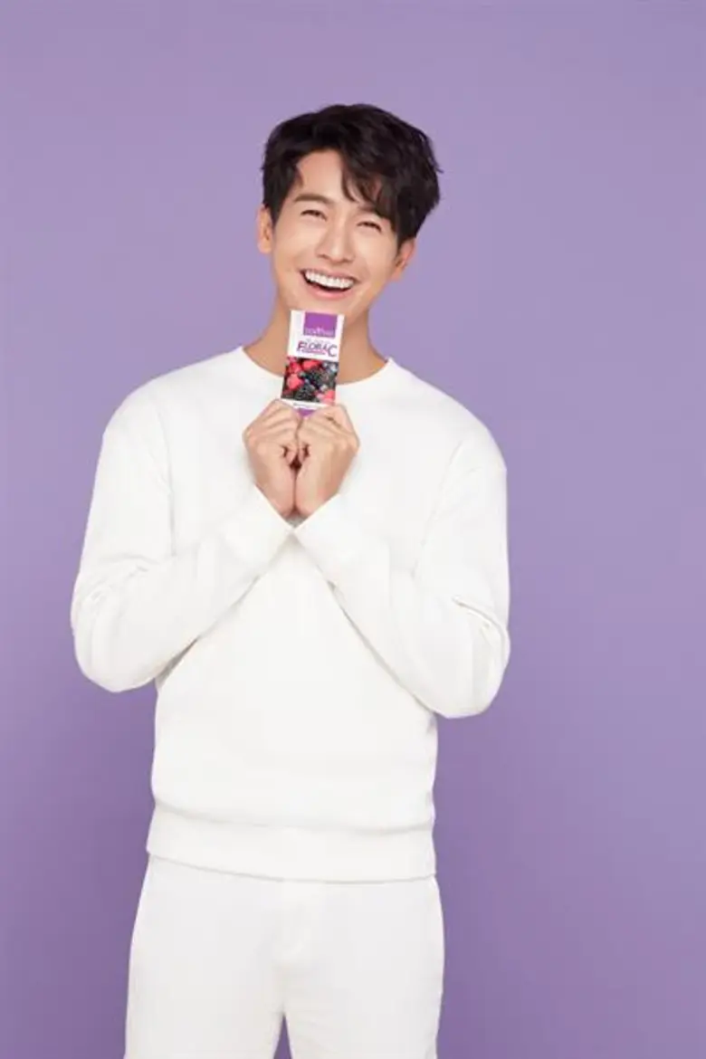 Gossip News: "พุฒ - พุฒิชัย" พรีเซนเตอร์คนแรก แบรนด์ Senyang Flora C Collagen ผลิตภัณฑ์เสริมอาหาร คอลลาเจนเปปไทด์จากประเทศเกาหลี