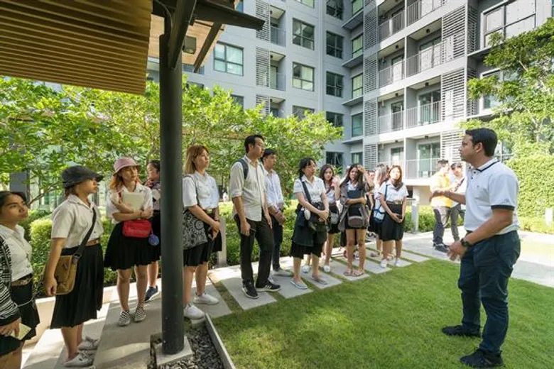 สถาปัตย์ฯ ธรรมศาสตร์ เยี่ยมชมโครงการคอนโด เอสเพน ลาซาล